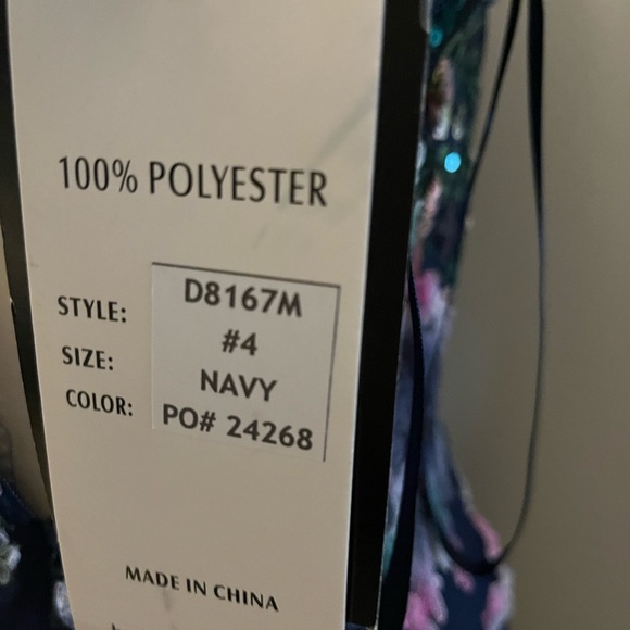 Basix Black Label Gown SZ 4 NWT!! - Picture 7 of 16